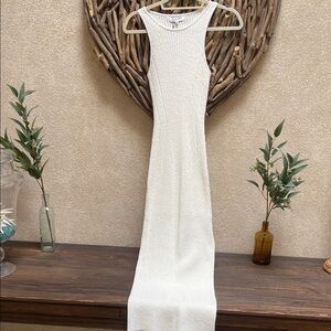 Elegant White Sleeveless Dress